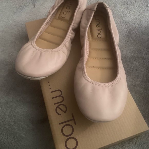 Used ME TOO flats size 6.5. Has a nice cushion what makes them super comfortable - Picture 2 of 4